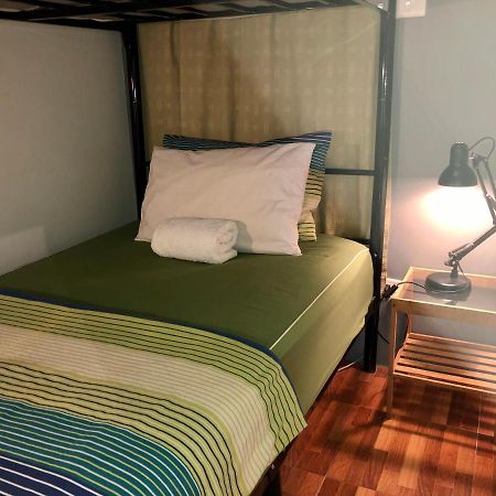 Miku Guesthouse Bangkok Exterior photo