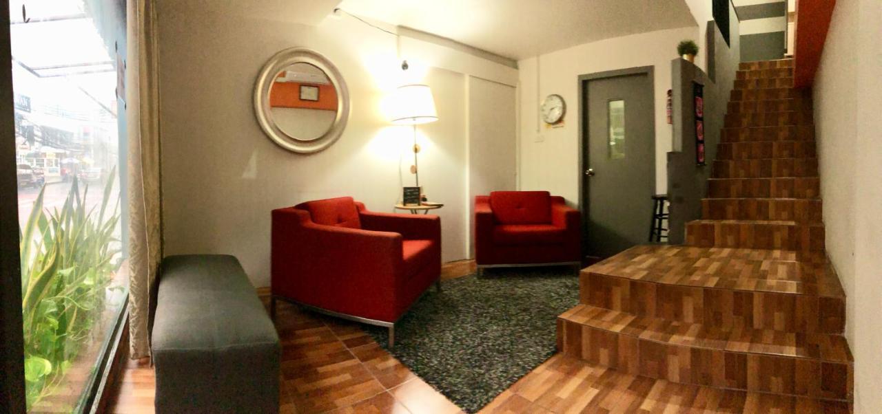Miku Guesthouse Bangkok Exterior photo