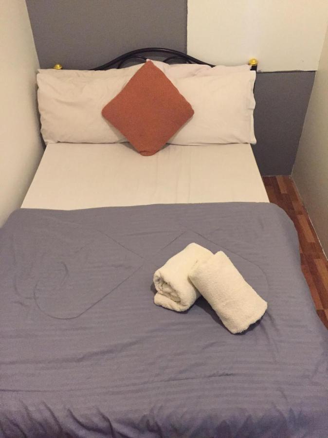 Miku Guesthouse Bangkok Exterior photo